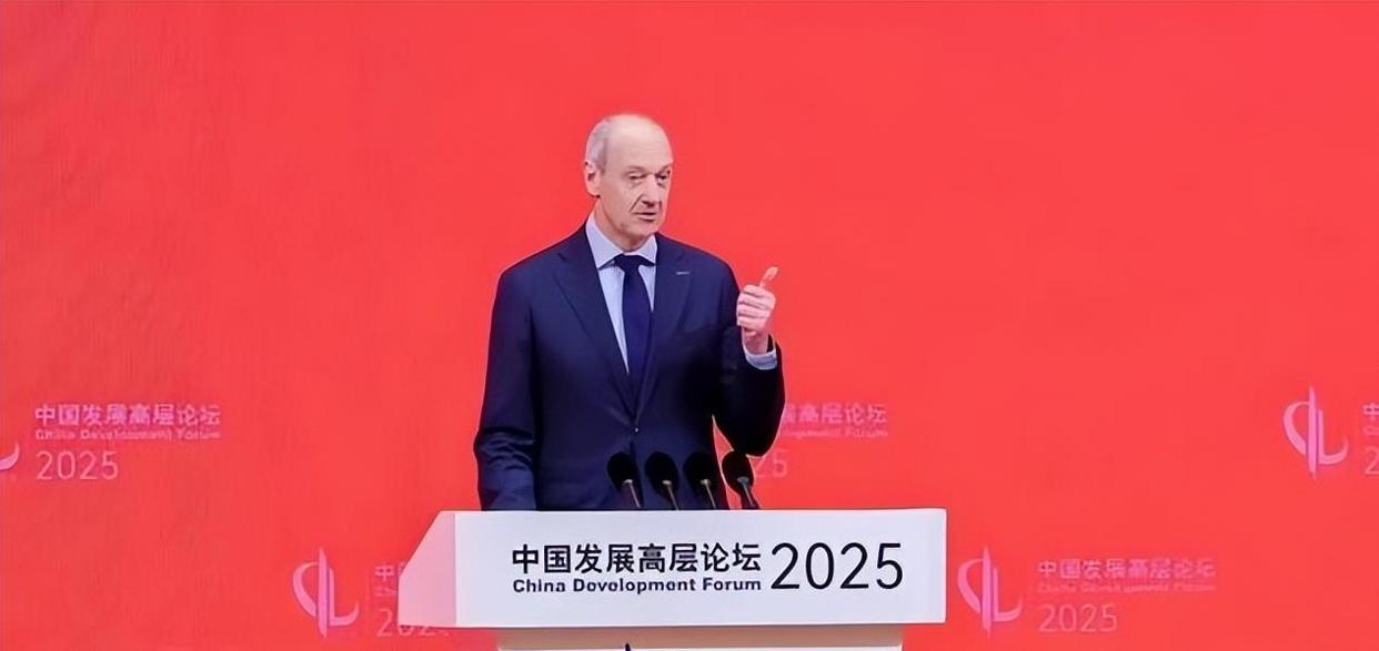 2025芯片大戰(zhàn)迎來分水嶺，中方警告全球“配合美國禁令就是違法”，美媒承認(rèn)中國超越時刻已到(圖5)